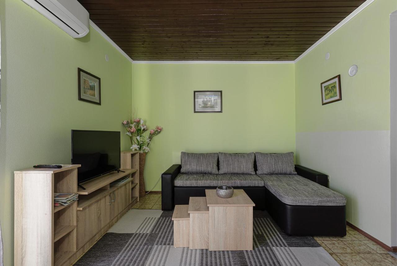 Dvi Ulike Apartamento Labinci Exterior foto